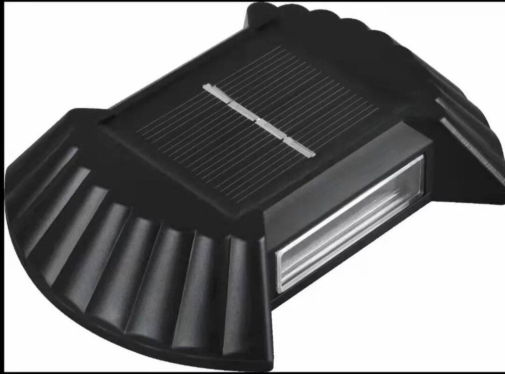 Solarne dekorativne lampe za dvorište  4 komada