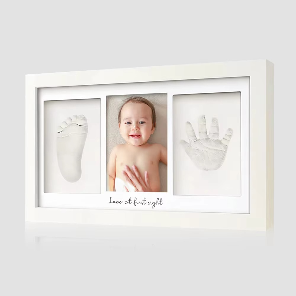 Okvir za otisak šake i stopala sa fotografijom bebe – "Love at first sight"